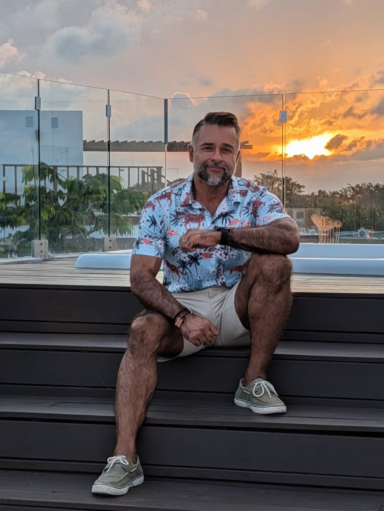 Hospitality & Luxury - Rooftop sunset resort